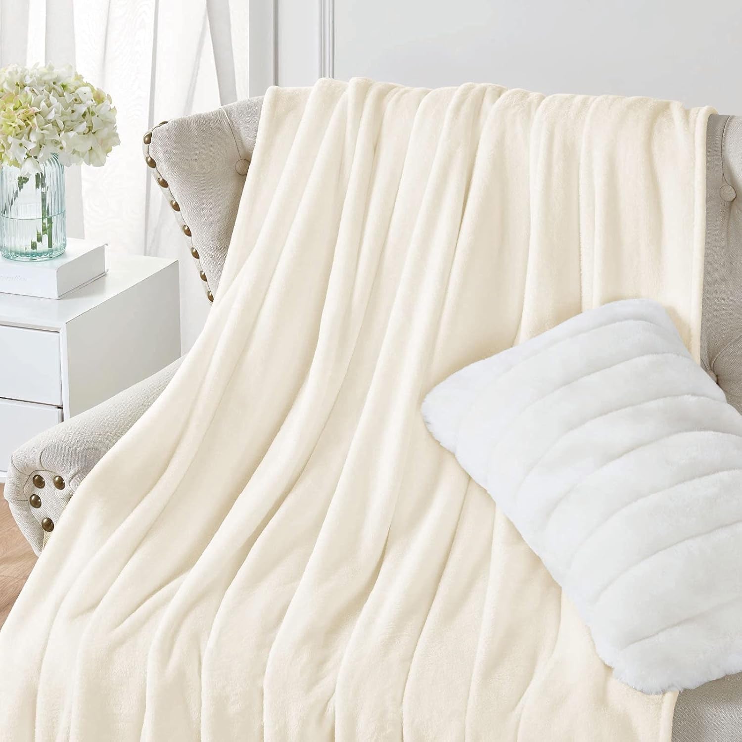Fleece Blanket Plush Throw Fuzzy Lightweight (Twin Size 60X80 Cream) Super Soft Microfiber Flannel Blankets for Couch, Bed, Sofa Ultra Luxurious Warm and Cozy for All Seasons